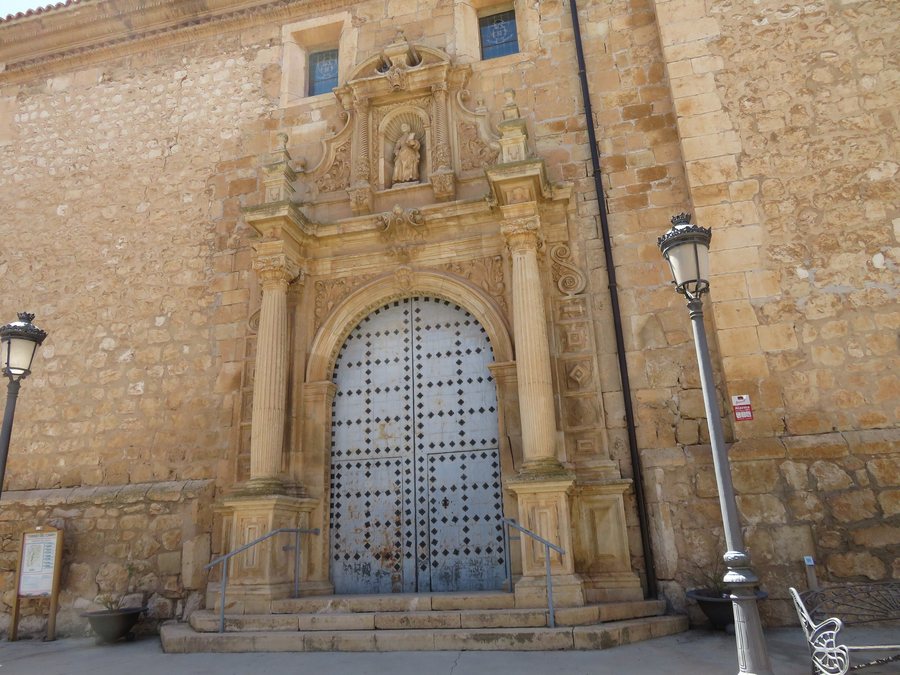File:Iglesia católica de San Pedro de Torrijo del Campo (Teruel).jpg