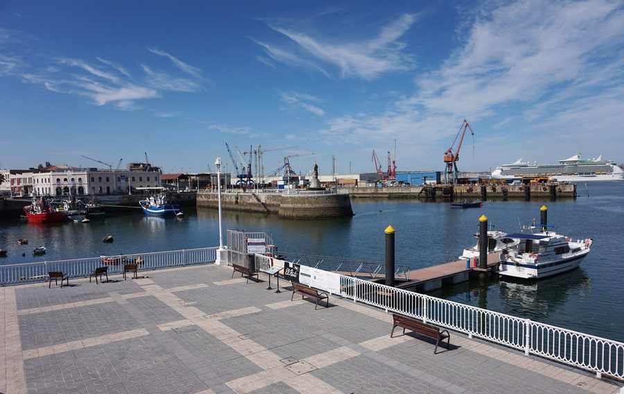 File:Puerto Pesquero Santurtzi.jpg