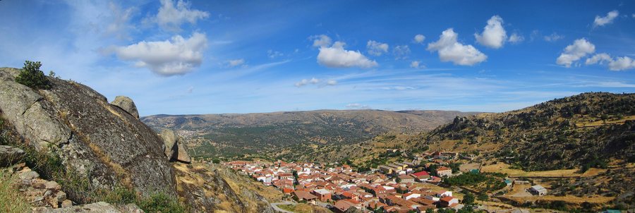 File:San Bartolomé de Pinares (Ávila).jpg