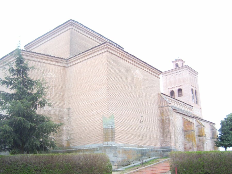 File:Iglesia de Horcajo de las Torres.JPG