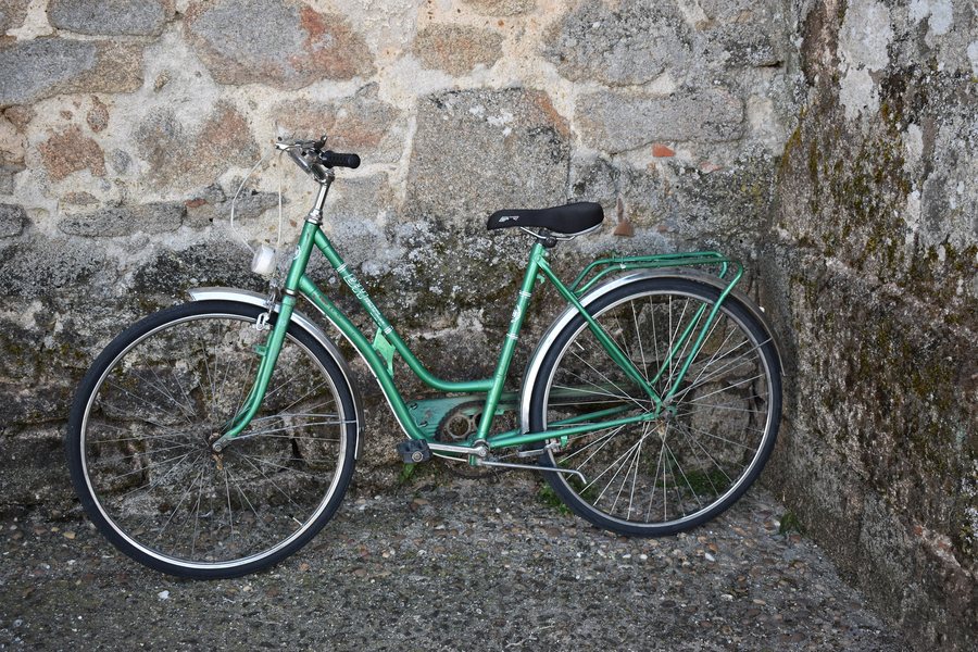 File:Bicicleta BH en Villar del Buey.jpg