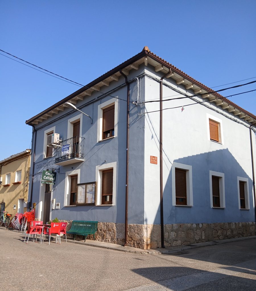 File:Ayuntamiento de La Cueva de Roa (Burgos, España).jpg