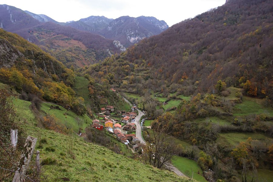 File:Veigas (Somiedo, Asturias).jpg