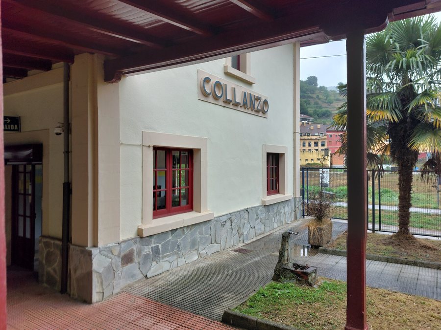 File:Collanzo train station 3.jpg