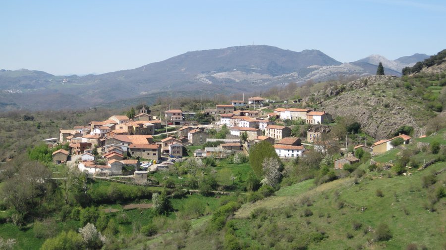 File:Fuentes de Peñacorada.jpg