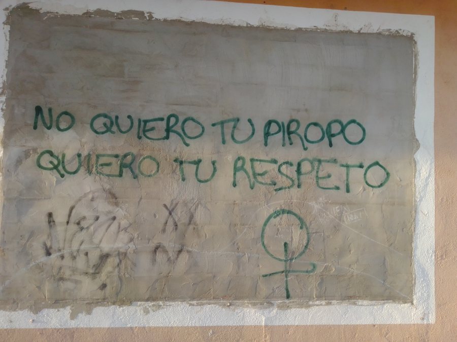 File:Feminist graffiti in Tudela de Duero.jpg