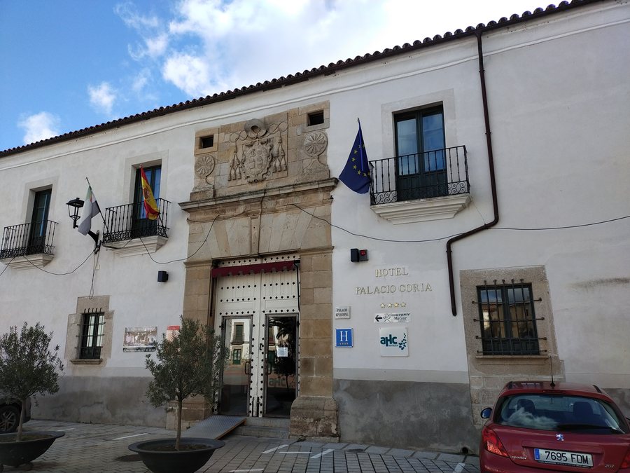 File:Hotel Ahc Palacio Coria.jpg