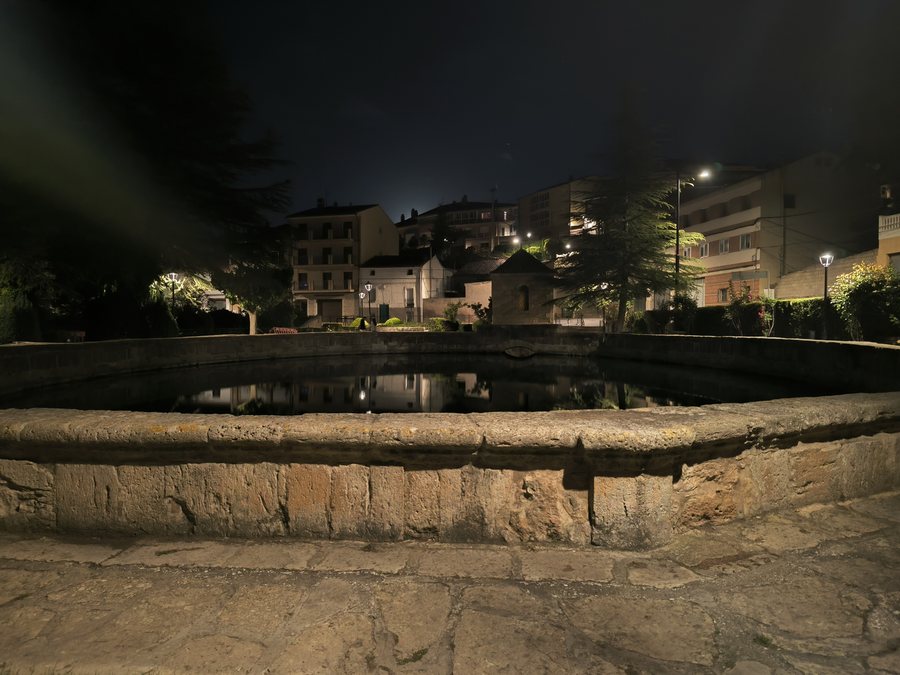 File:Fuente de Cella de nit 10.jpg