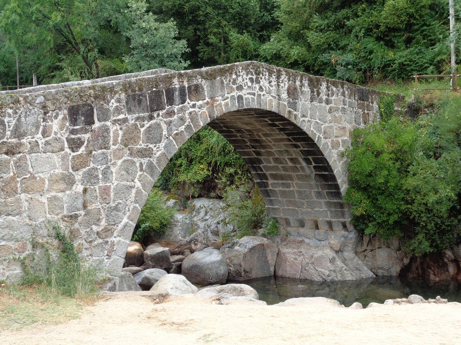 File:Puente del Parral I - Jarandilla de la Vera.jpg