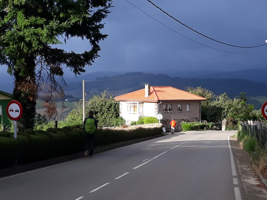 File:Camino Primitivo, Vega de Rey, Tineo 02.jpg
