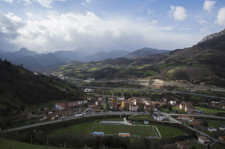 File:Campomanes Lena Asturias.jpg