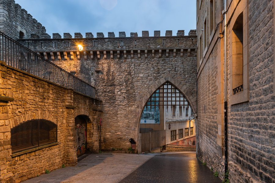File:Medieval wall in Vitoria-Gasteiz (2).jpg
