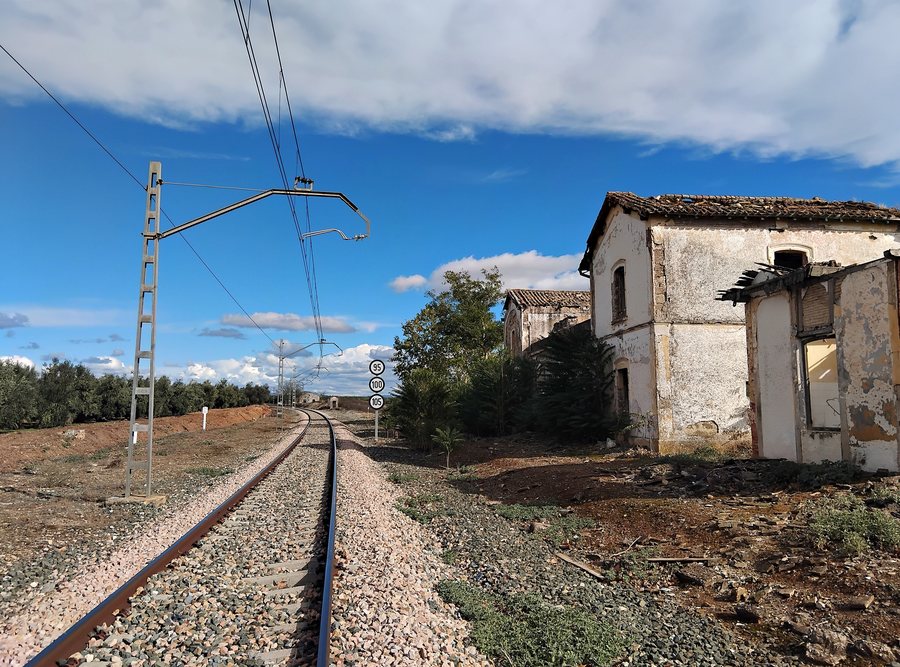 File:Estación de Campo Real, 2.jpg