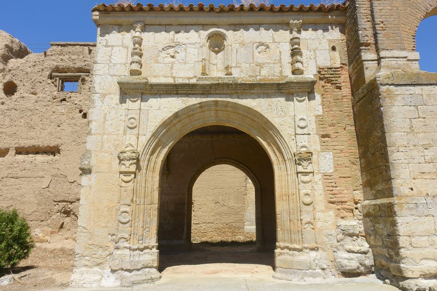 File:Iglesia de San Juan, Moral de la Reina 02.jpg
