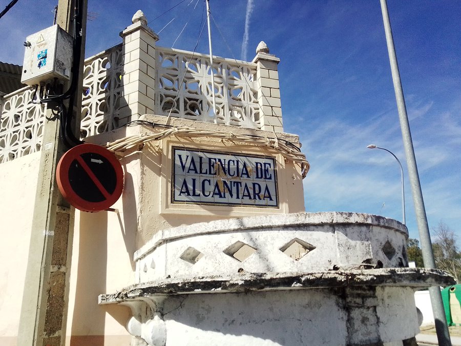 File:Valencia de Alcántara.jpg