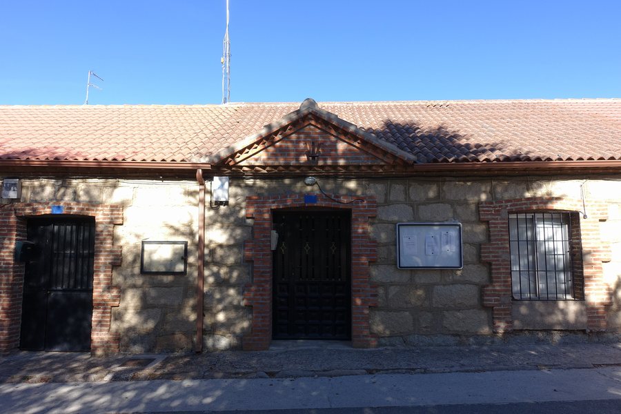 File:Ayuntamiento de Mediana de Voltoya.jpg