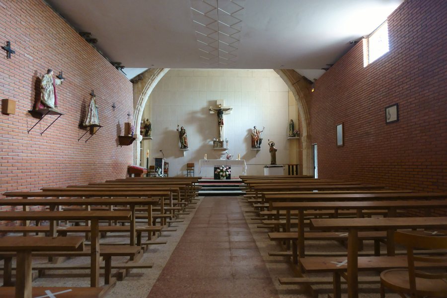 File:Iglesia de Santiago Apóstol, Malillos de los Oteros 01.jpg