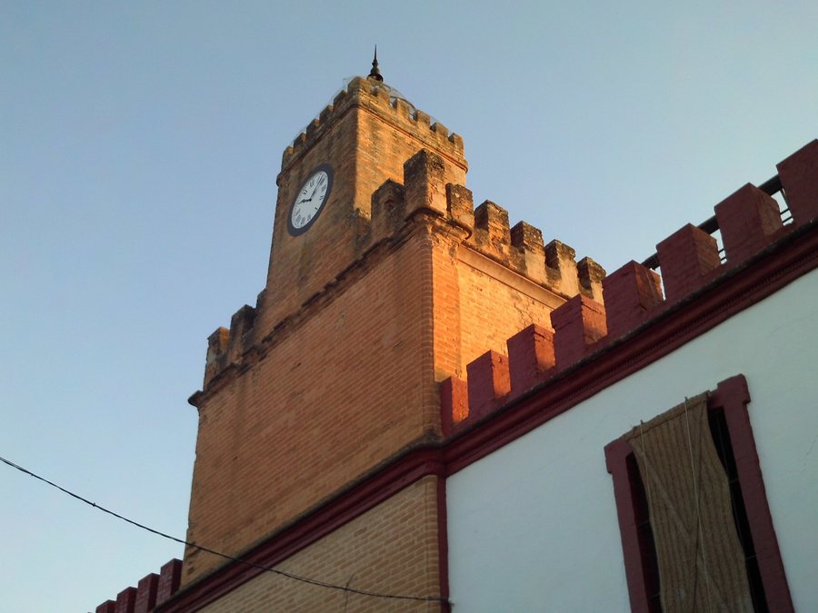 File:Torre del reloj (Huévar del Aljarafe).jpg