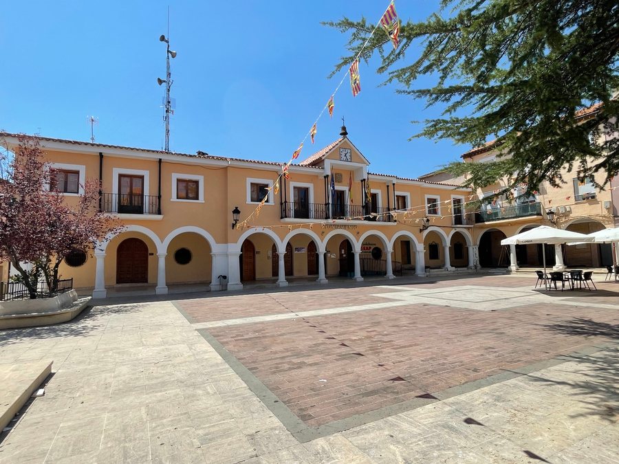 File:Ayuntamiento de Utrillas.jpg