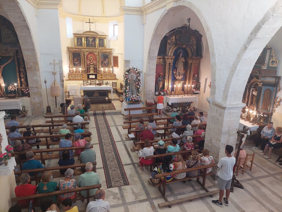 File:Interior de la iglesia de San Miguel en Arcones.jpg
