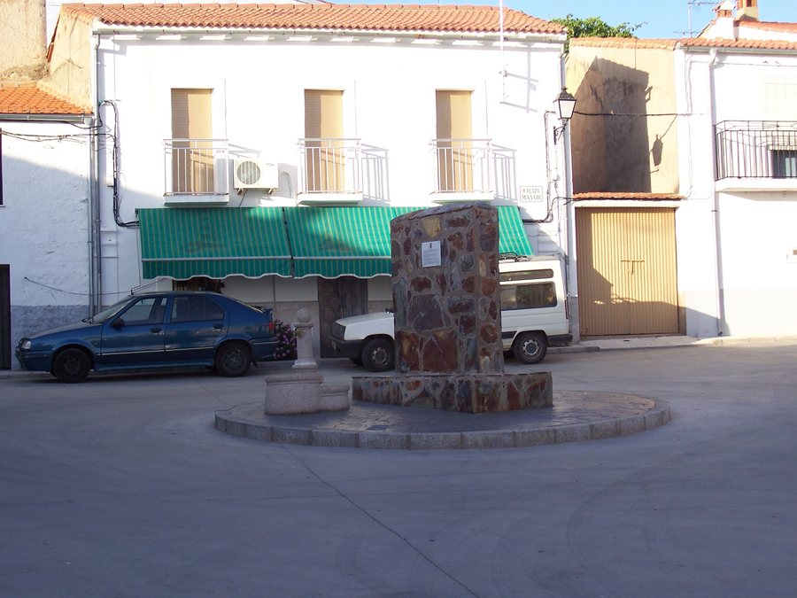 File:Pescueza Fuente 2009.jpg