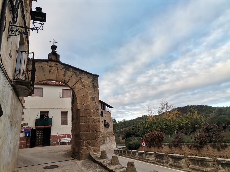 File:20251107 165406 Arens de Lledó Arco Portal.jpg