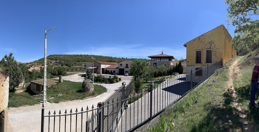 File:Bodegas en Sotillo de la RIbera 09.jpg