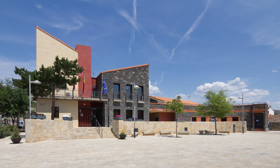 File:Ayuntamiento de Patones - 01.jpg
