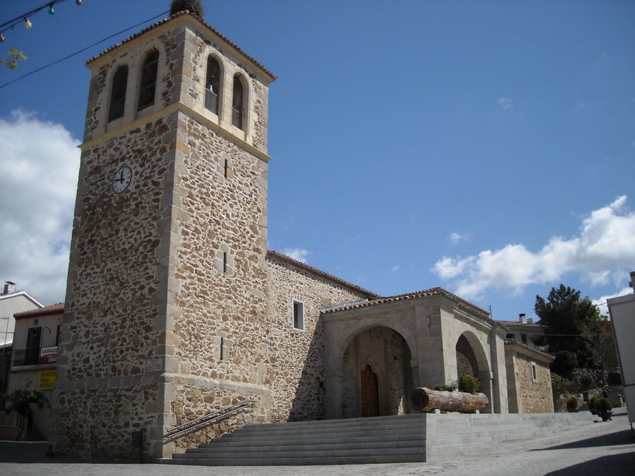 File:Iglesia de San Pedro, Garganta de los Montes.jpg