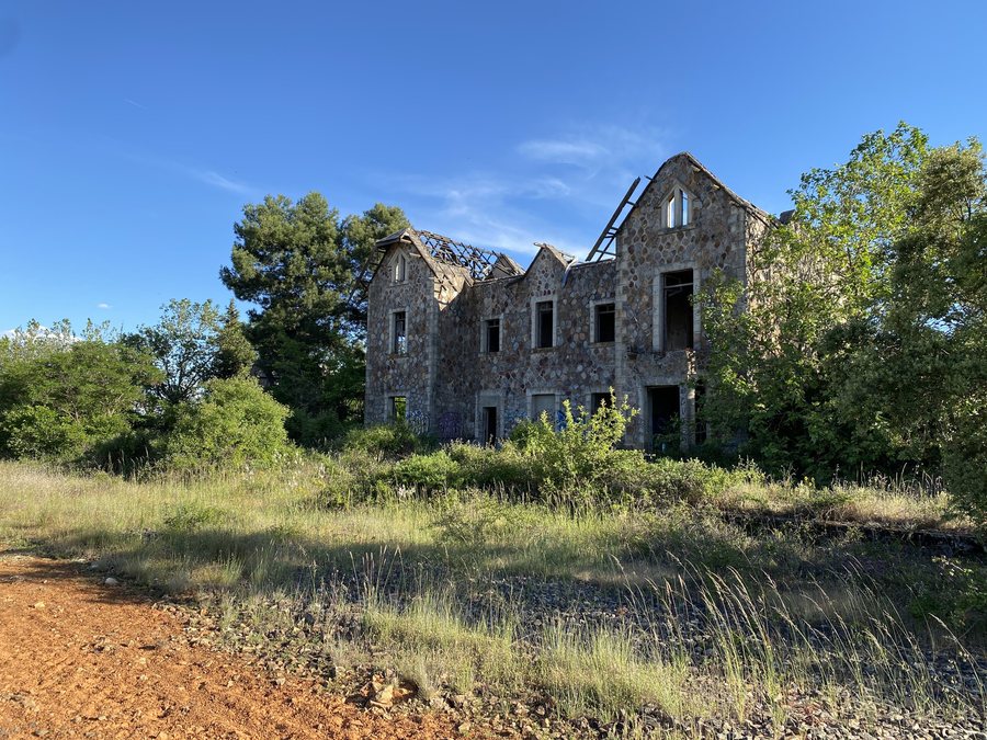 File:Estación de ferrocarril Losacio-San Martín de Tábara en 2021.jpg