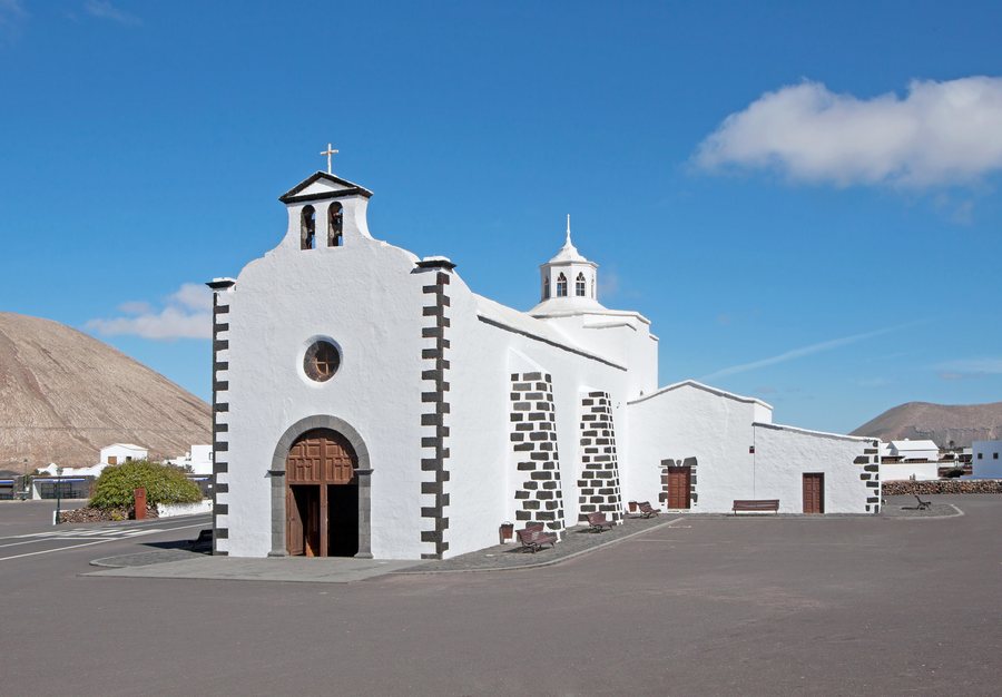 File:Nuestra Señora de Los Dolores - Mancha Blanca - Lanzarote.JPG