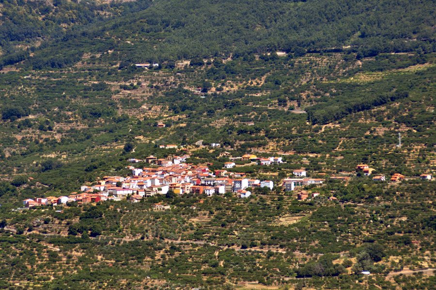 File:Valdastillas desde El Torno.JPG