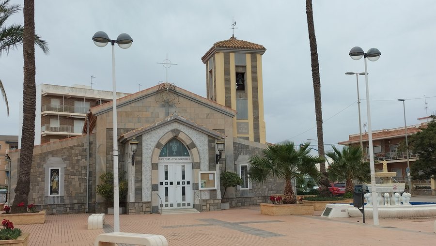 File:Iglesia de Los Urrutias.jpg