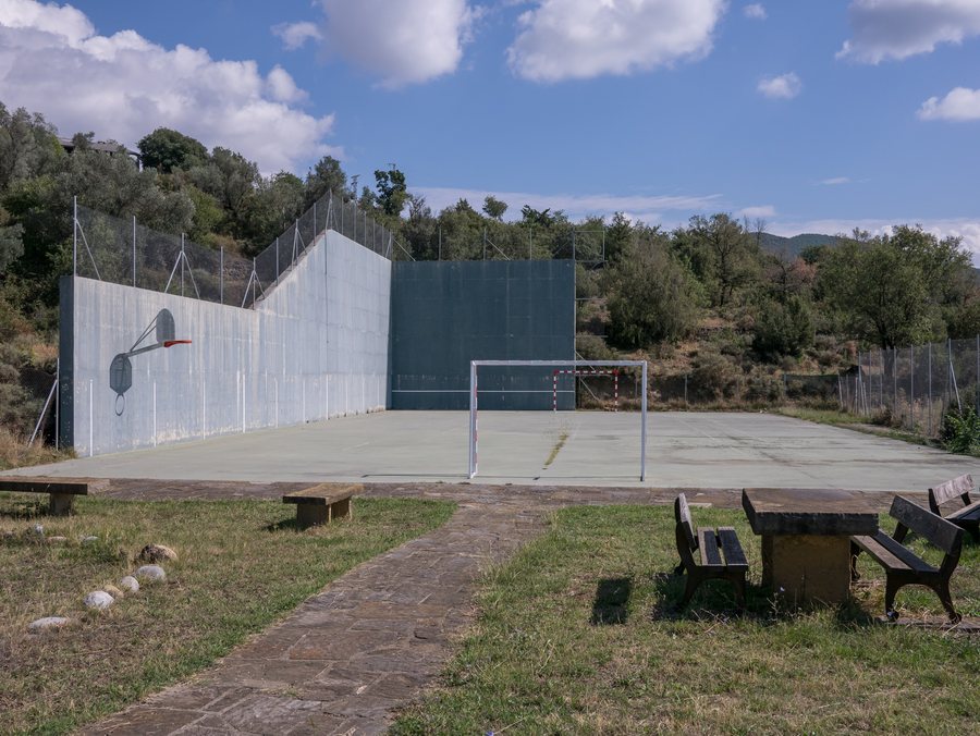 File:El Pueyo de Araguás - Frontón 01.jpg
