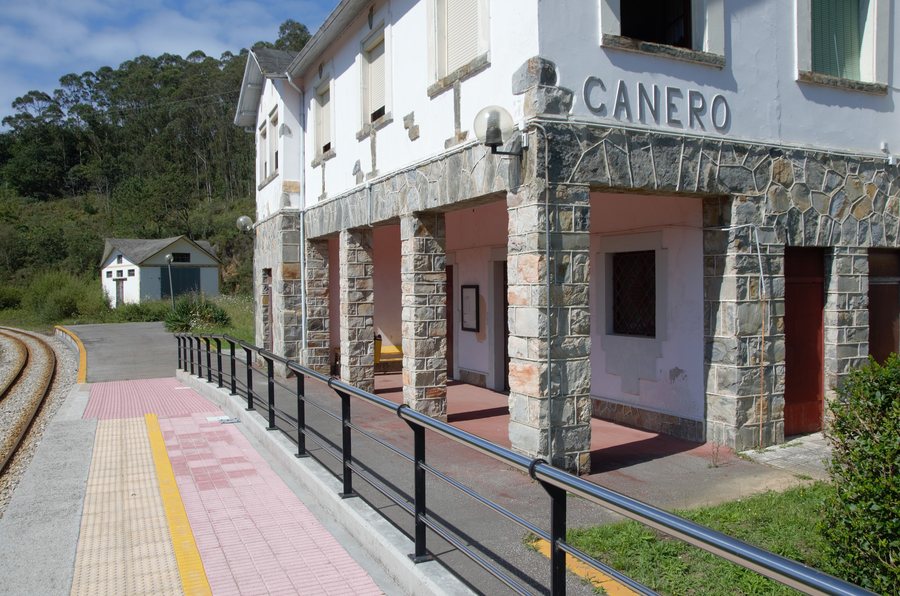 File:Estación de Canero 01.jpg