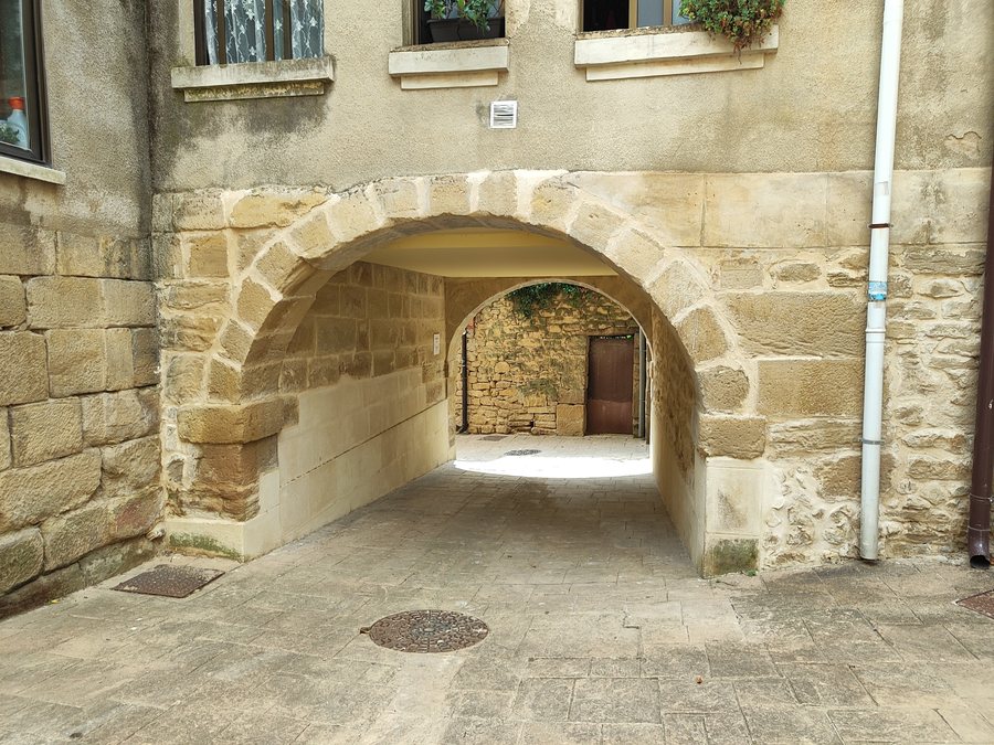 File:Lapuebla de Labarca. Pasadizo (29449).jpg