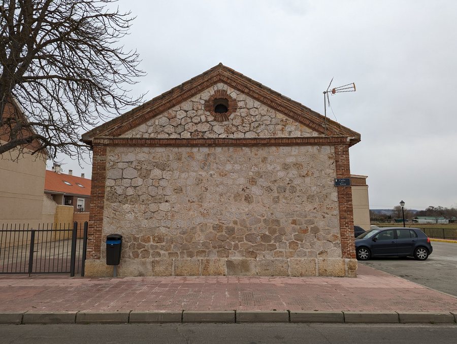 File:Estación de Tielmes 01.jpg