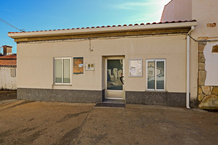 File:Consultorio local en Galindo y Perahuy.jpg