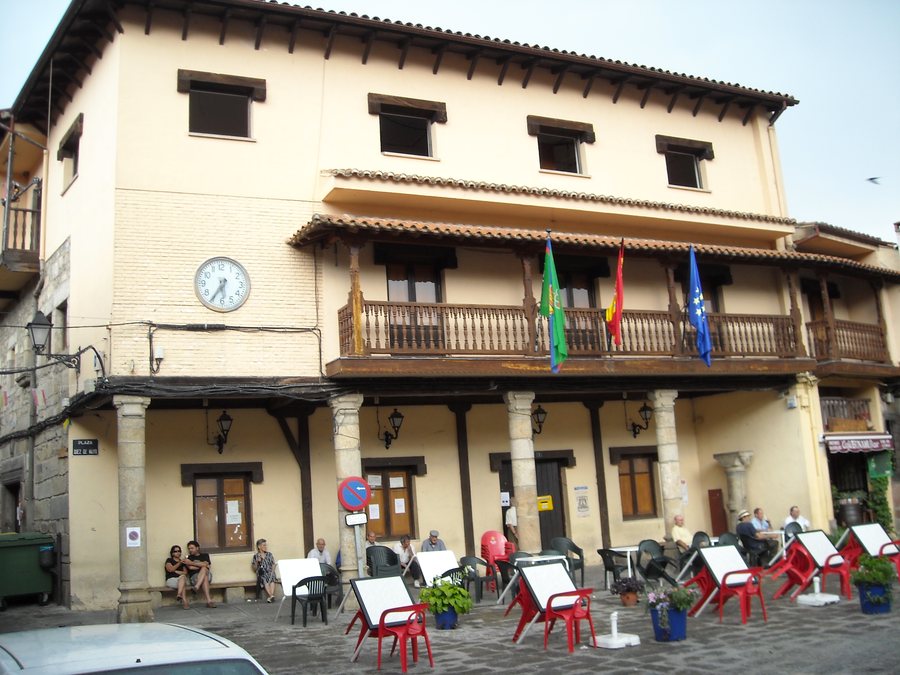 File:Garganta la Olla ayuntamiento.JPG