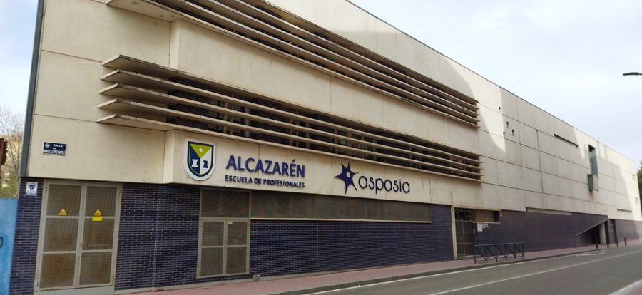 File:Escuela Alcazarén.jpg
