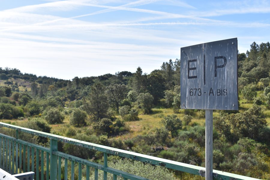 File:Ponte sobre o río Torto entre Valverde del Fresno e Penamacor.jpg
