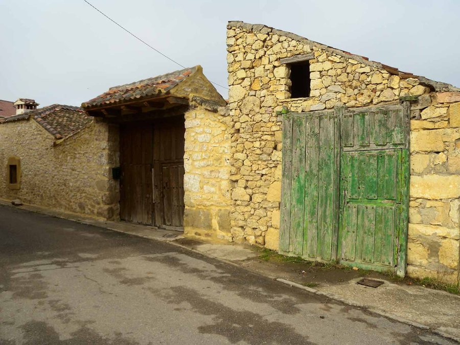 File:Santa Marta del Cerro - Puertas.jpg