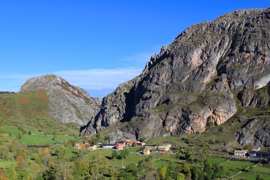 File:Valle de Lago (Somiedo, Asturias).jpg