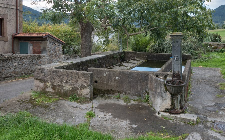 File:Sopuerta - Las Ribas - Lavadero 01.jpg