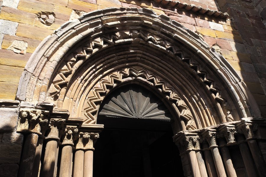 File:Santa María de Mave Santa María 868.jpg