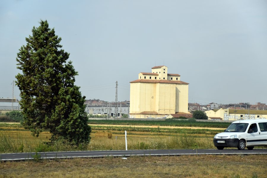 File:View of one of buildings of Casetas train station from AP-68.jpg