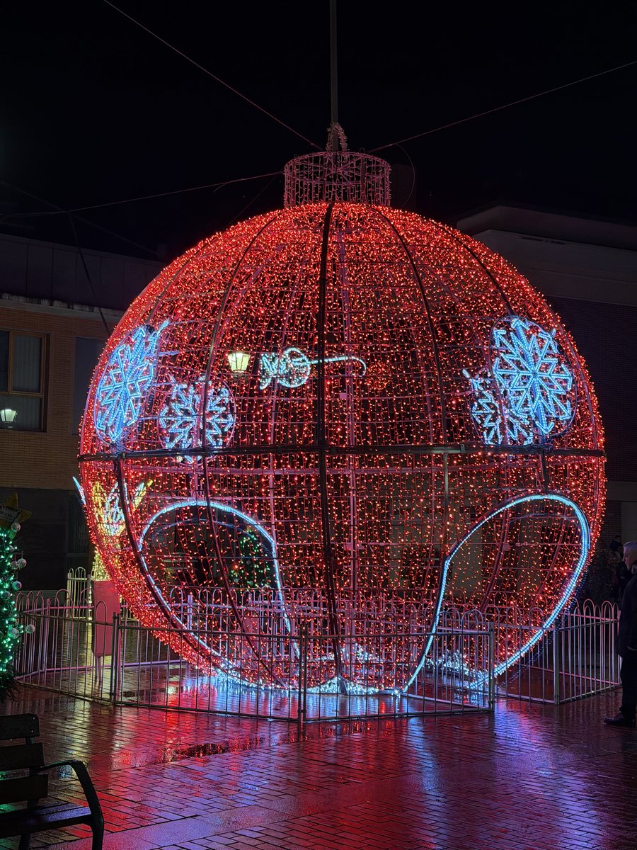 File:Laguna de Duero Christmas decoration Valladolid Spain 2025.jpg