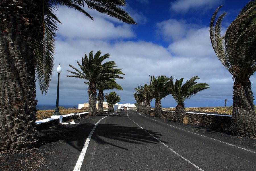 File:Road from Haría to Arrieta on Lanzarote, June 2013.jpg