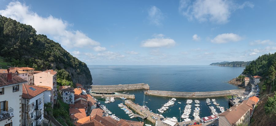 File:Port - Elantxobe, Spain - July 19, 2024 01.jpg