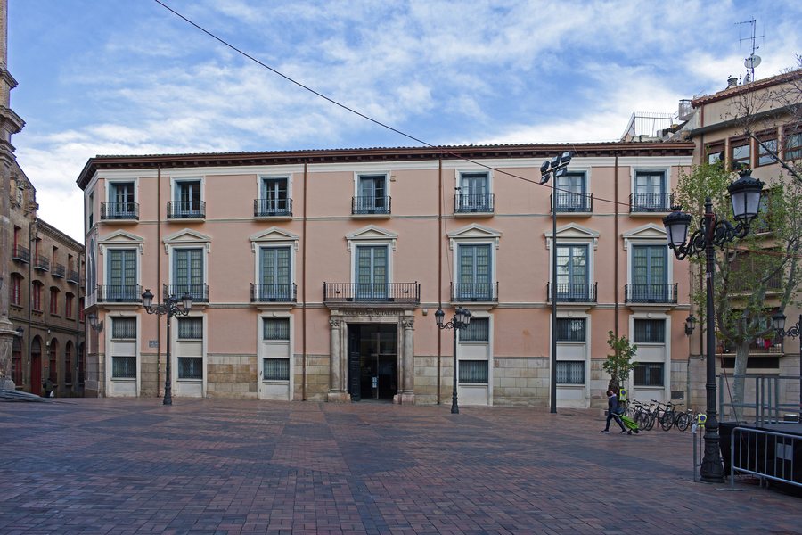 File:Zaragoza Palacio de Sobradiel front view.jpg